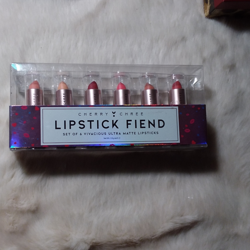 Set of six Matte Lipsticks